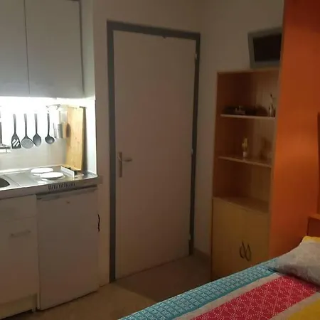 Petite Studette Centre Ville Toute Equipee Hyeres